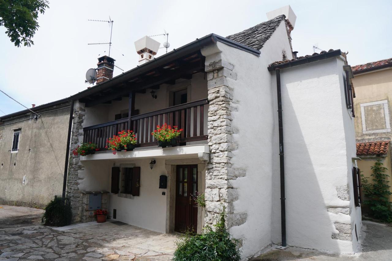 Casa Vacanze Alenka Borgo Grotta Gigante Exterior foto