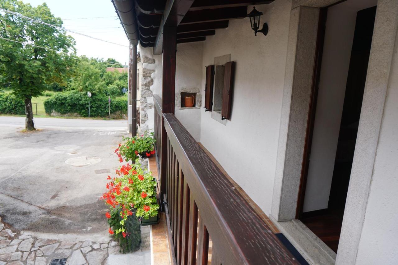 Casa Vacanze Alenka Borgo Grotta Gigante Exterior foto